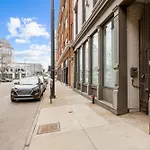 Downtown Free Parking Garage - 5 Min Walk Otr
