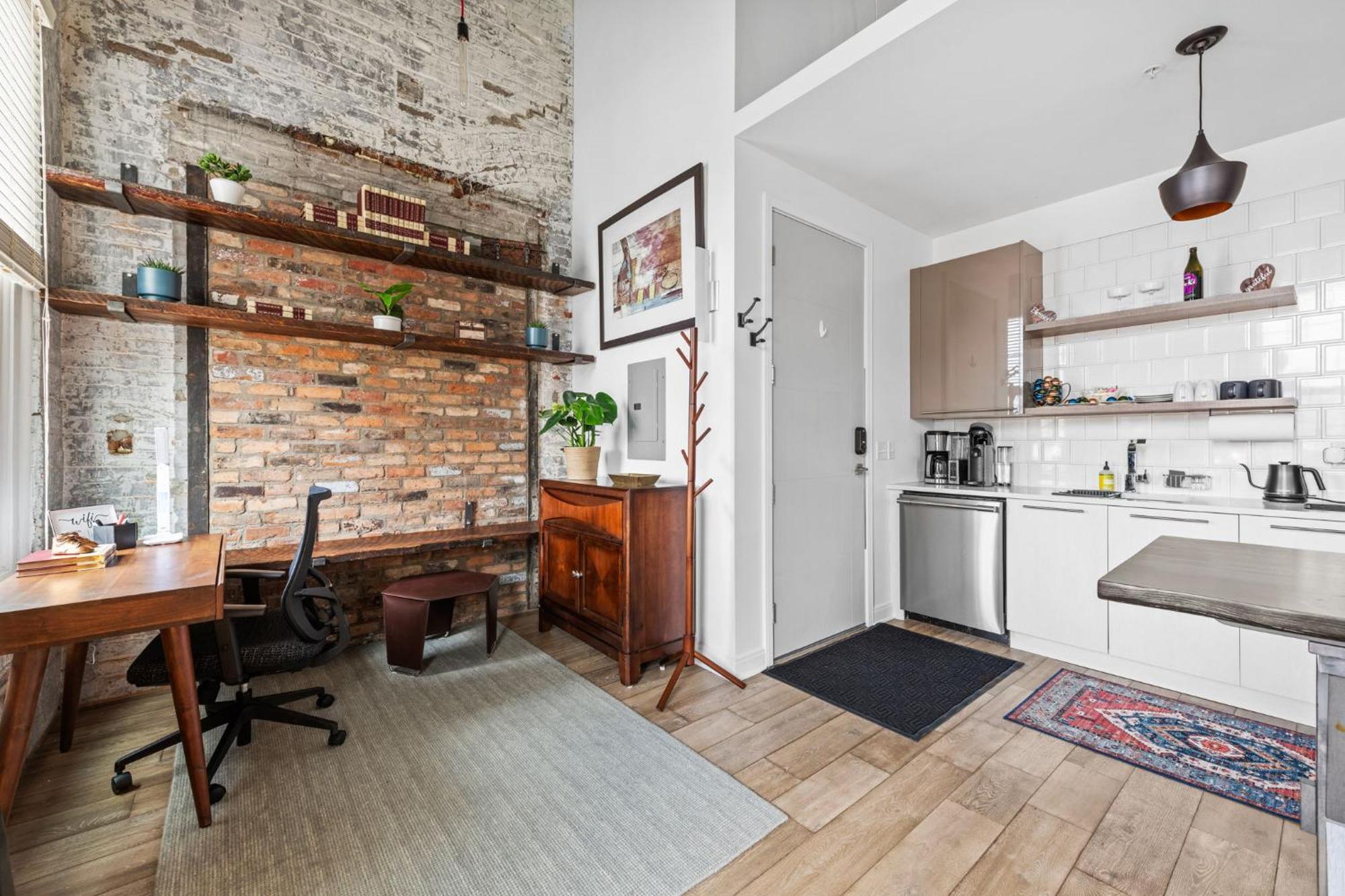 Downtown Free Parking Garage - 5 Min Walk Otr *