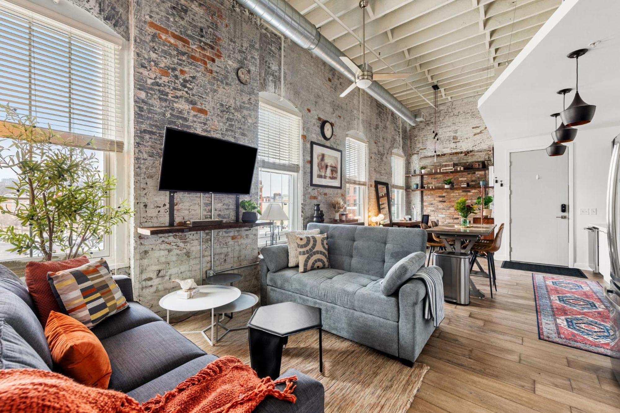 Apartment Downtown Free Parking Garage - 5 Min Walk Otr *