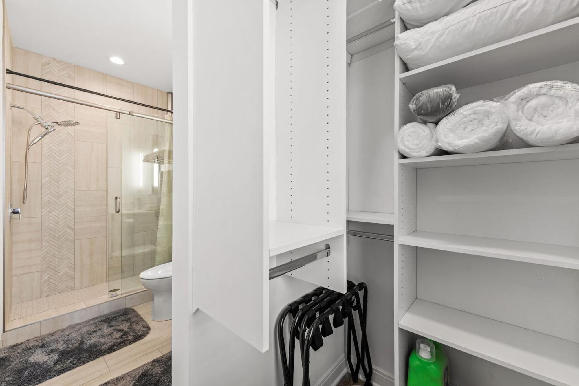 Apartment Downtown Free Parking Garage - 5 Min Walk Otr *